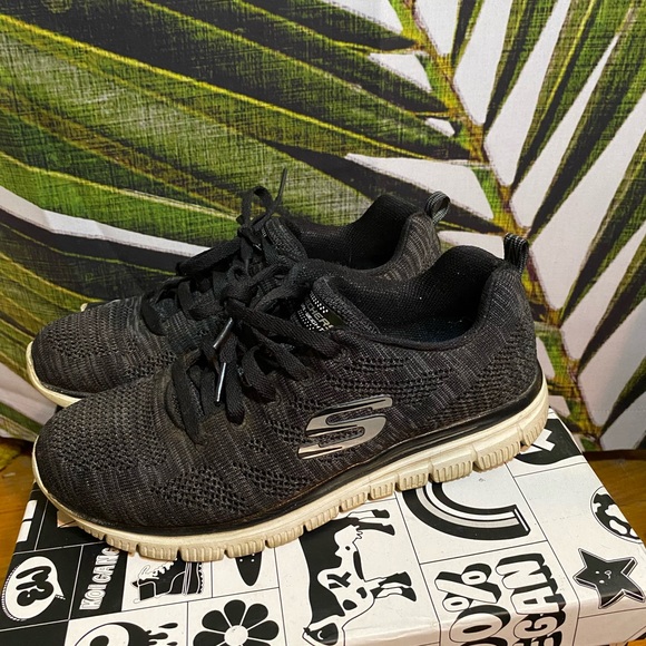 Sketchers Running Shoes - Picture 1 of 9